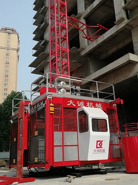 河南變頻施工電梯運(yùn)行注意事項(xiàng)！