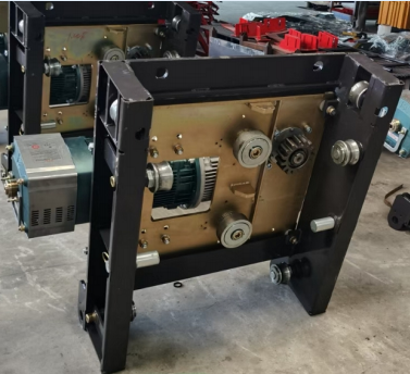 施工升降機(jī)吊籠傳動系統(tǒng)