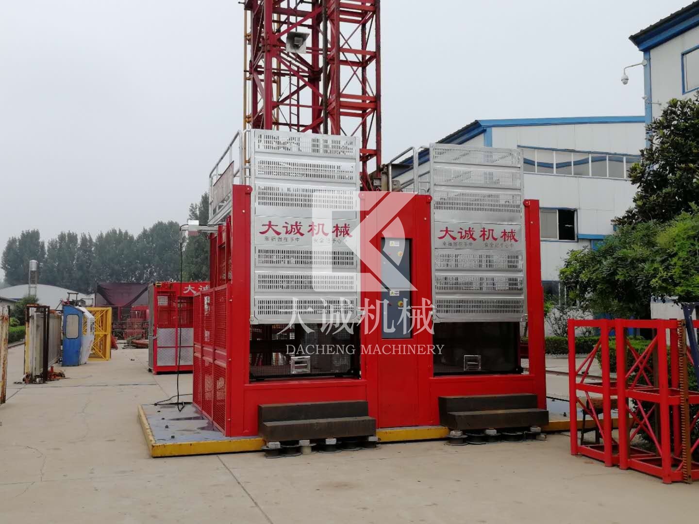 可以載人載物的建筑工地施工電梯價格多少？