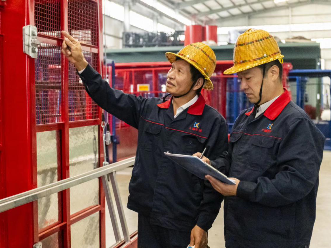 向奮戰(zhàn)在一線加班加點(diǎn)的同事們致敬！